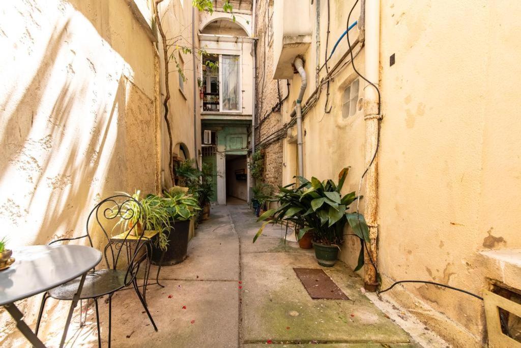 Studio Cosy Au Coeur De L'Ecusson - Arenes A 2 Min Nîmes Buitenkant foto